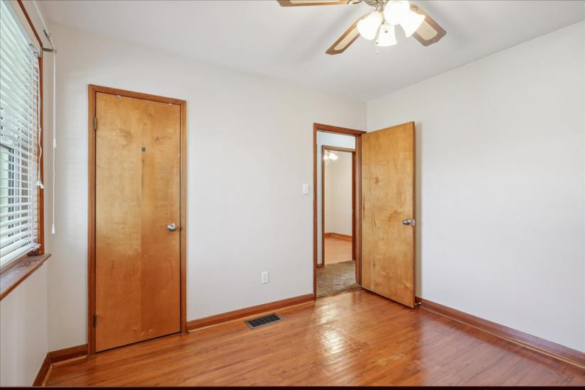 Property listing for 16 Greenwood St., Hamilton, ON