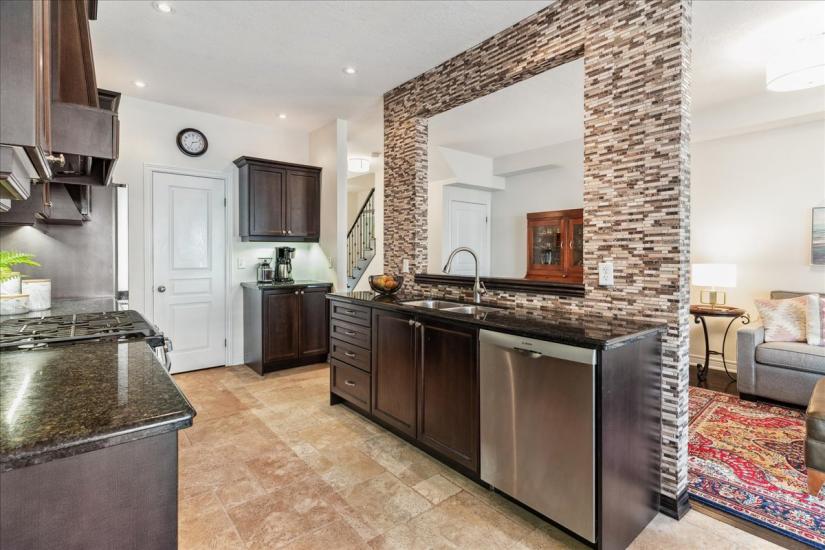 Property listing for 36 Forest Valley Cres., Dundas, ON