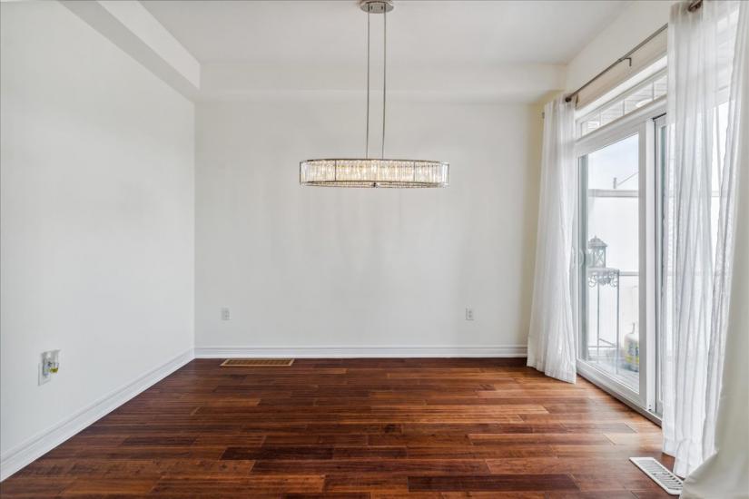 Property listing for 209 Westbank Trail, Hamilton, ON