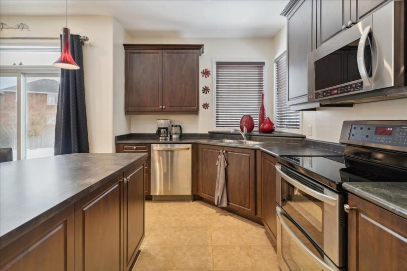 Property listing for 19 Deborah Crt., Hamilton, ON