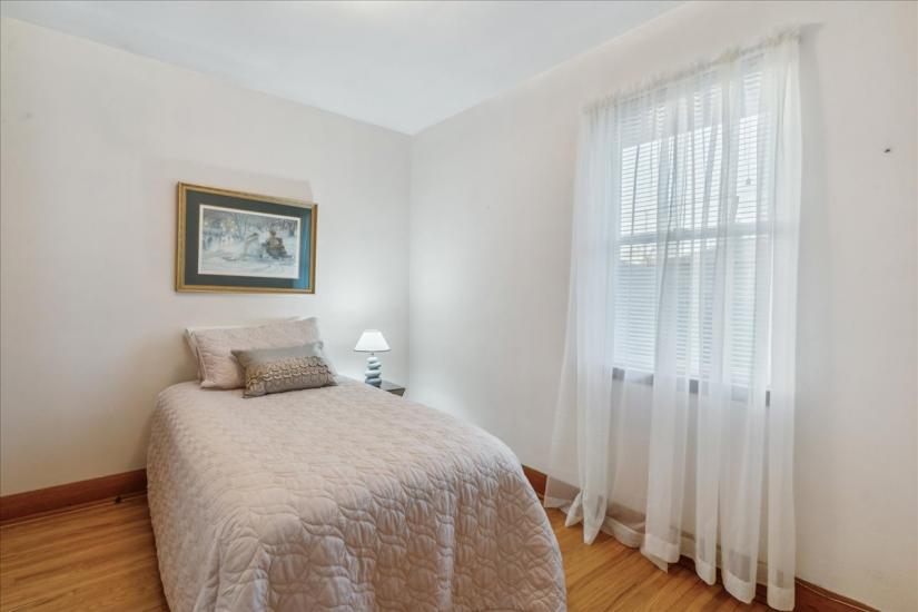 Property listing for 272 East 44th St., Hamilton, ON