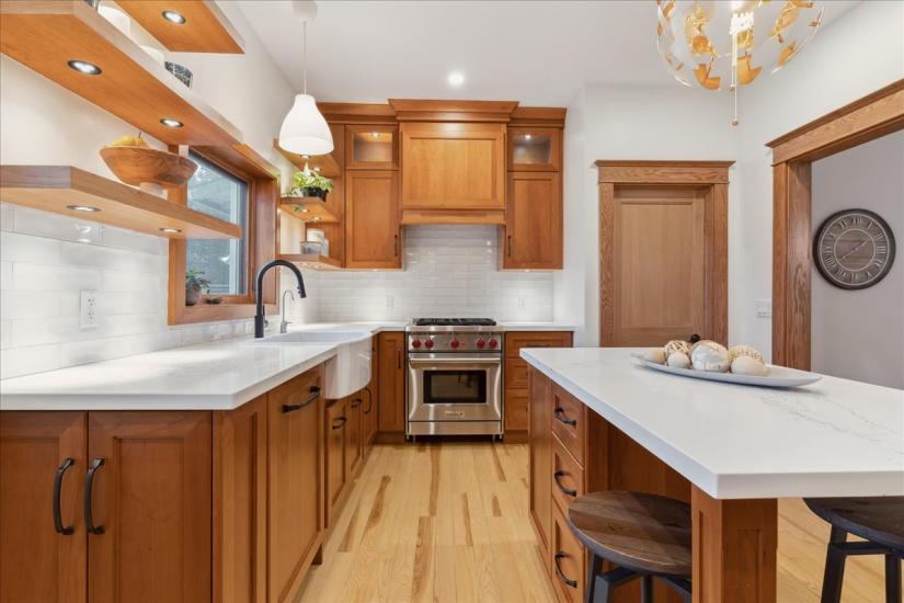 Property listing for 42 Chatham St., Hamilton, ON