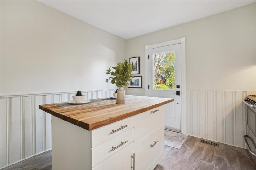Property listing for 56 Uplands Ave., Hamilton, ON