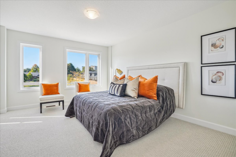 Property listing for 81 Bensley Lane, Hamilton, ON