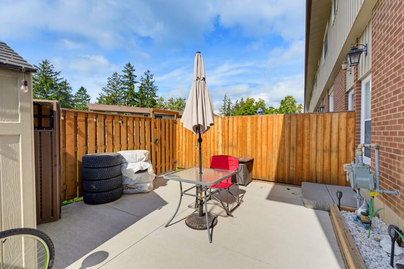 Property listing for 15 Seneca St. S., Cayuga, ON