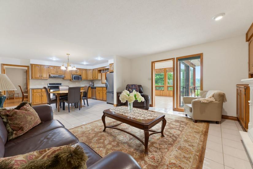 Property listing for 348 Shaver Rd., Ancaster, ON