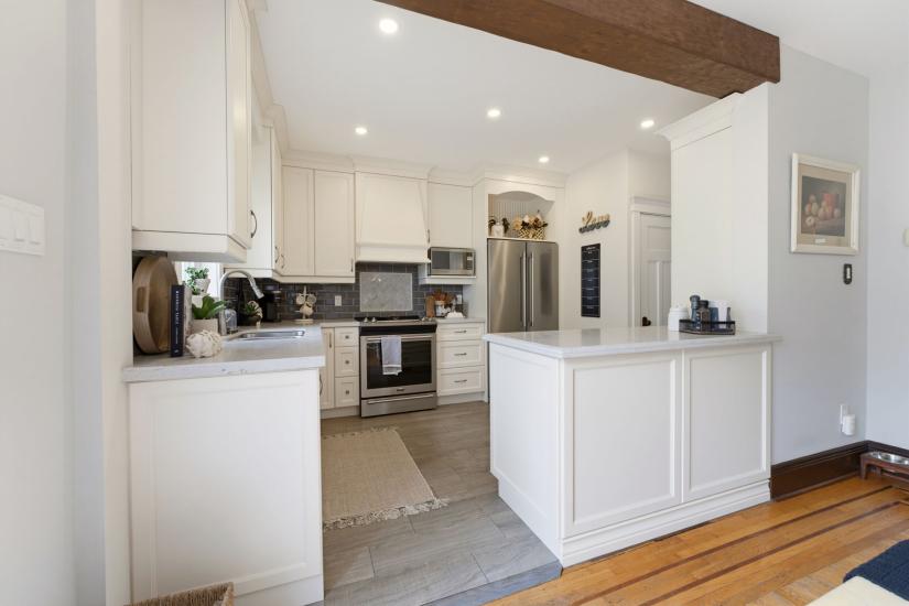 Property listing for 394 Charlton Ave. W., Hamilton, ON