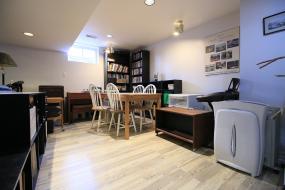 Property listing for 28 Lloyminn Ave., Ancaster, ON