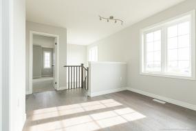 Property listing for 138 Dunrobin Lane, Grimsby, ON