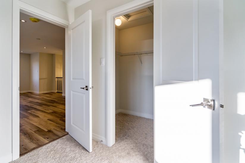 Property listing for 2 Dennis Drive, Smithville, Ontario