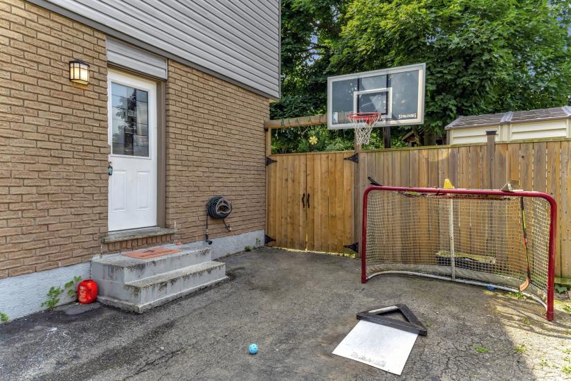 Property listing for 20 Bywood Cres., Stoney Creek, ON