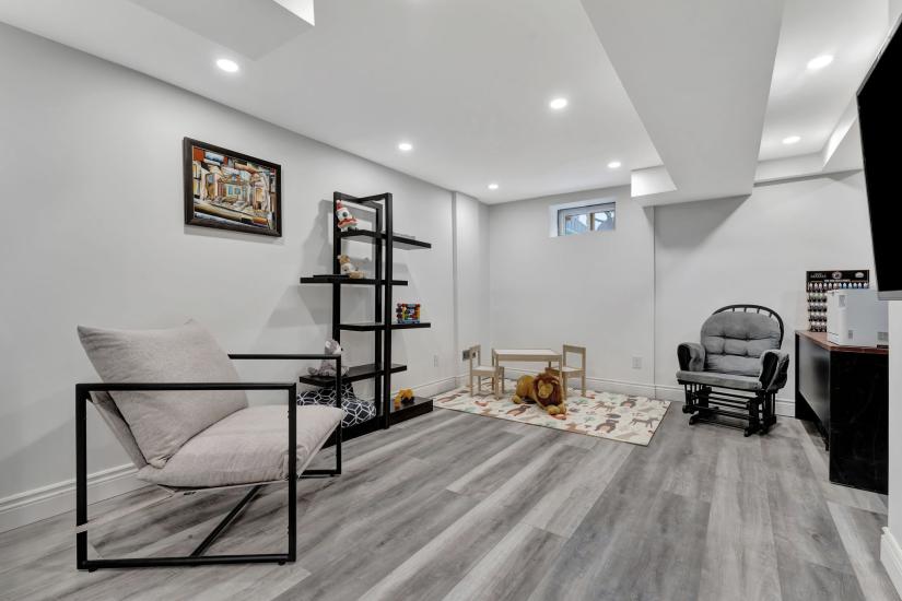 Property listing for #7-860 Rymal Rd. E., Hamilton, ON