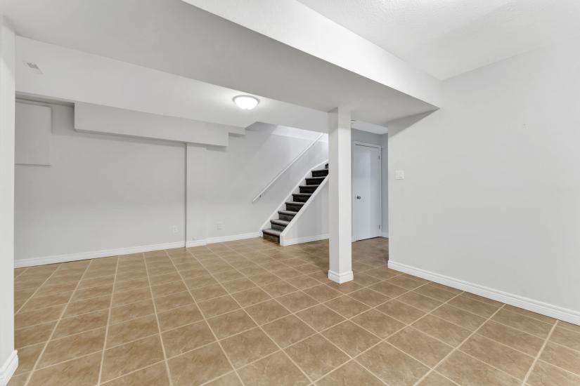 Property listing for 60 Kitty Murray Lane, Ancaster, ON