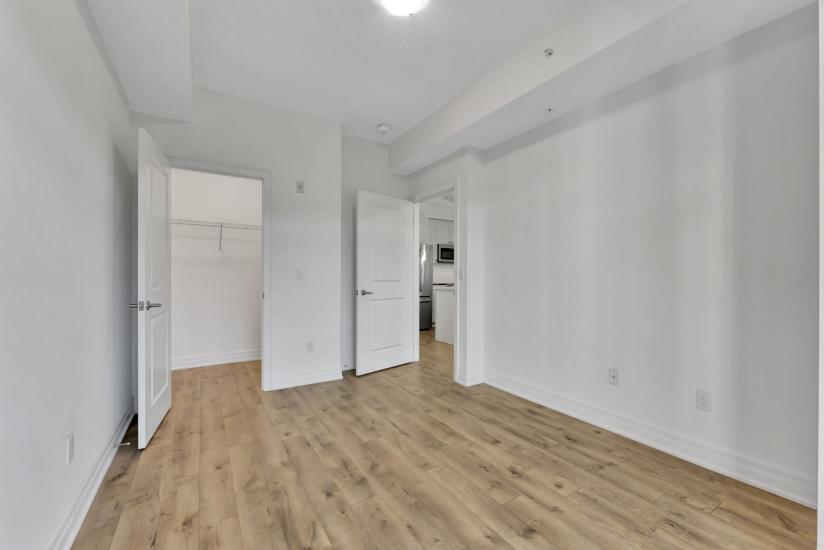Property listing for #809-81 Robinson St., Hamilton, ON