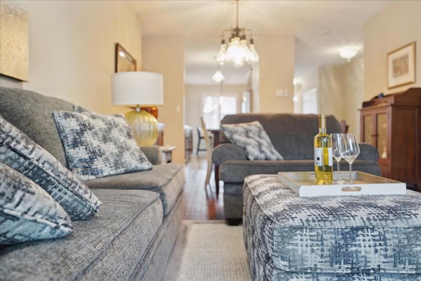 Property listing for 62 Gaddye Lane, Binbrook, ON