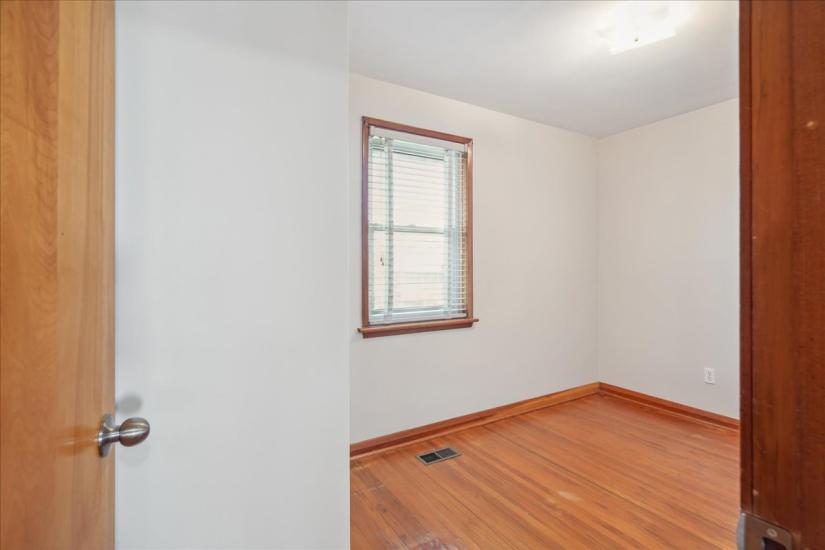 Property listing for 16 Greenwood St., Hamilton, ON