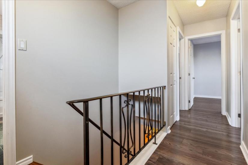 Property listing for 110 Glenashton Dr., Stoney Creek, ON