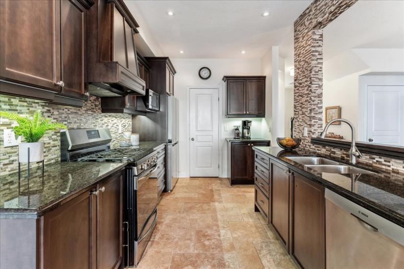 Property listing for 36 Forest Valley Cres., Dundas, ON