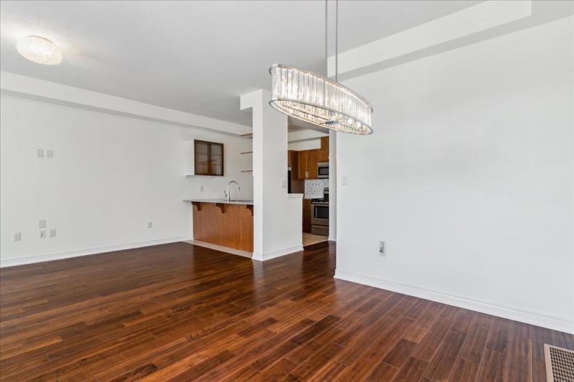 Property listing for 209 Westbank Trail, Hamilton, ON