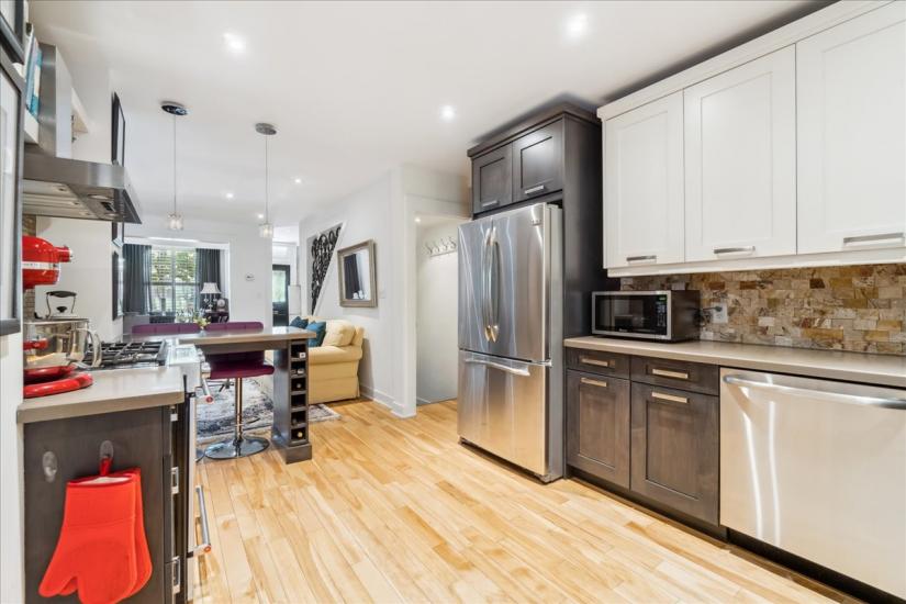 Property listing for 310 Locke St. S., Hamilton, ON