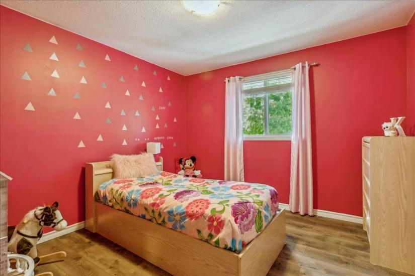 Property listing for 75 Claudette Gate, Hamilton, ON