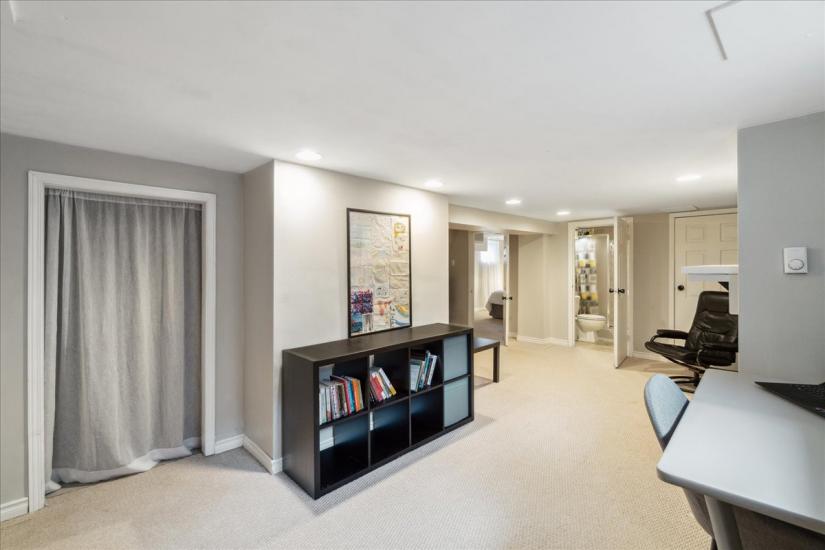 Property listing for 133 Longwood Rd. N., Hamilton, ON