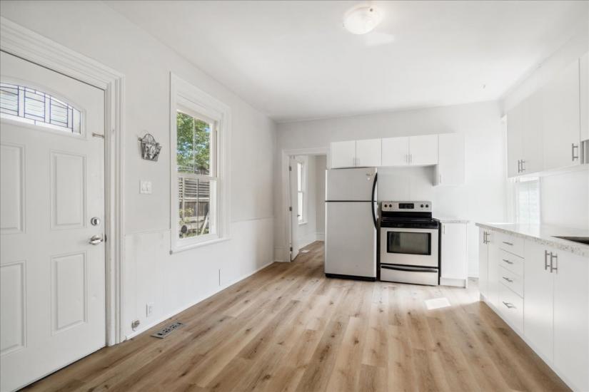 Property listing for 116 Grand River Ave., Brantford, ON