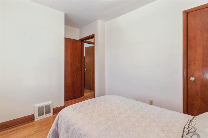 Property listing for 272 East 44th St., Hamilton, ON