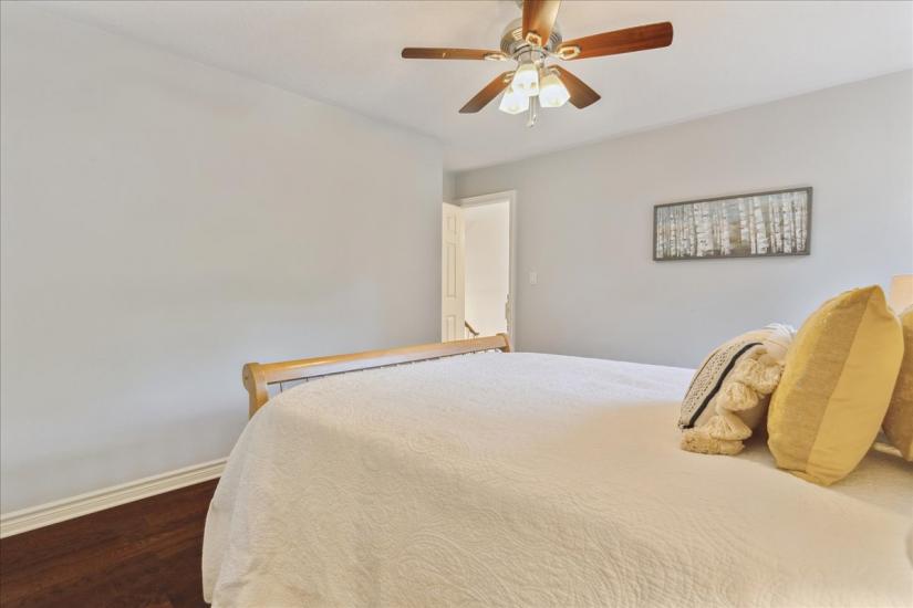 Property listing for 34 Gladiola Dr., Carlisle, ON