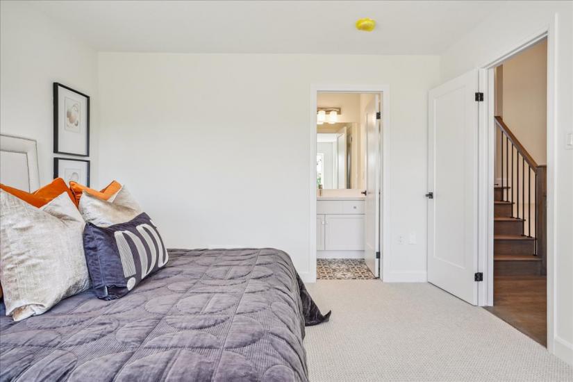 Property listing for 81 Bensley Lane, Hamilton, ON