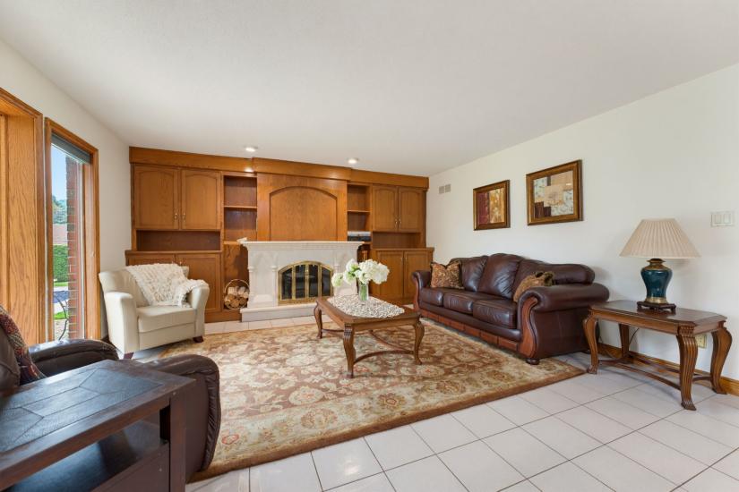 Property listing for 348 Shaver Rd., Ancaster, ON