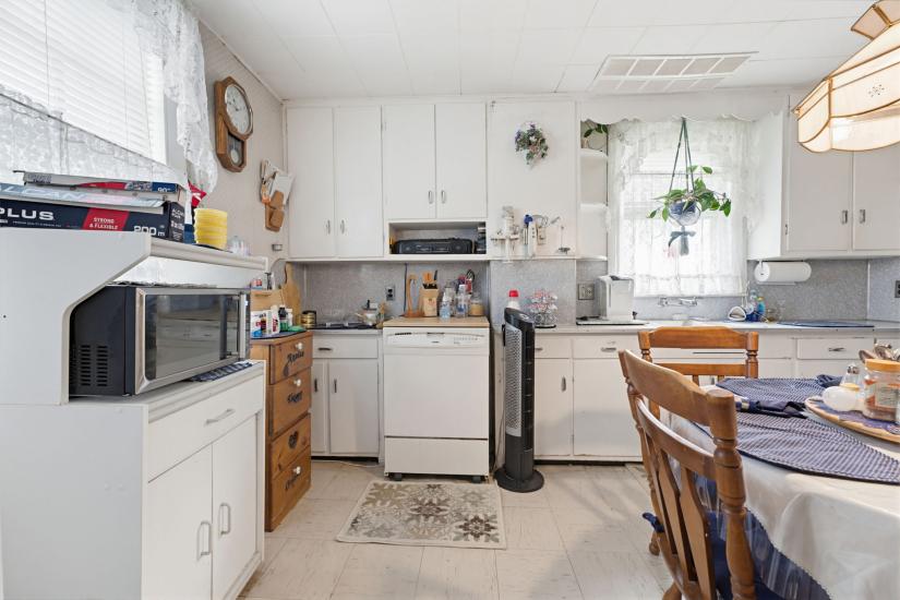 Property listing for 111 Sydenham St., Dundas, ON