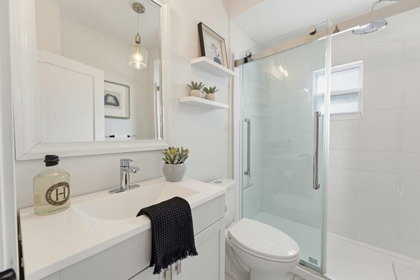 Property listing for 206 Craigroyston Rd., Hamilton, ON
