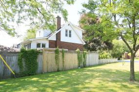 Property listing for 3 Tweedsmuir Ave., Dundas, ON