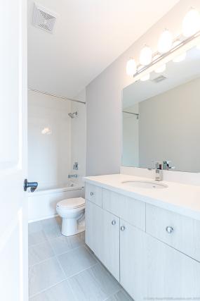 Property listing for 138 Dunrobin Lane, Grimsby, ON