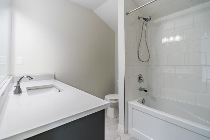 Property listing for 2 Dennis Drive, Smithville, Ontario