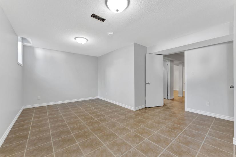 Property listing for 60 Kitty Murray Lane, Ancaster, ON