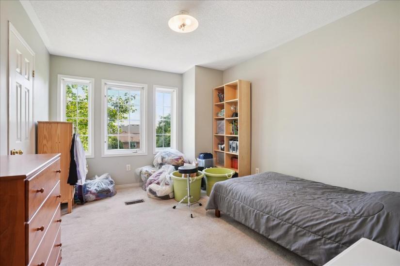 Property listing for 70 Moore Cres., Ancaster, ON