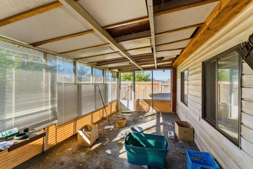 Property listing for 2088 Upper James St., Hamilton, ON