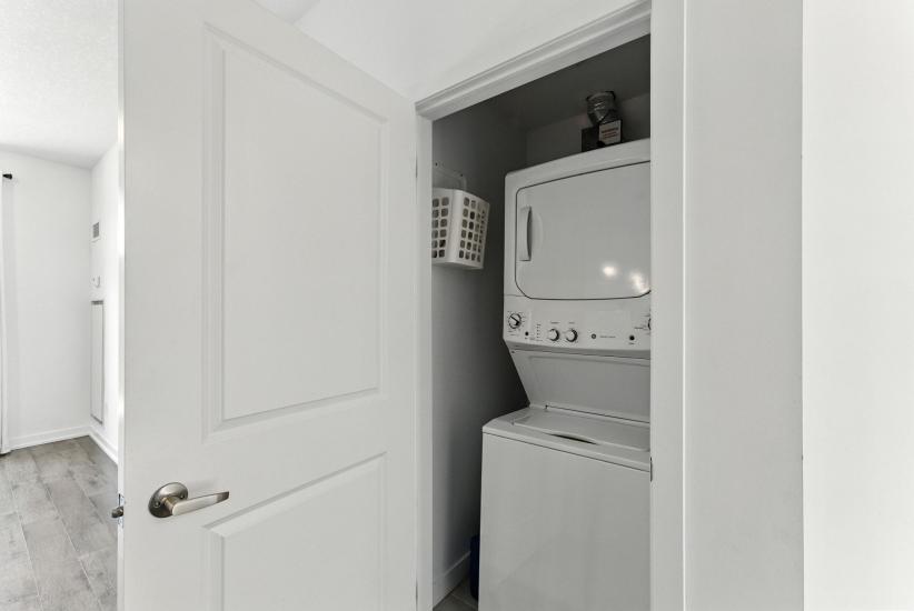 Property listing for 81 Robinson St. Unit #709, Hamilton, ON