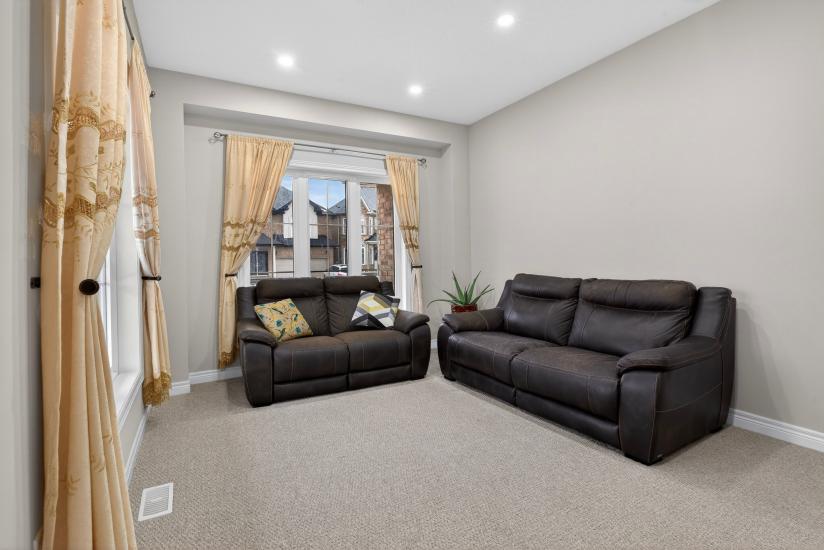 Property listing for 79 Dolomiti Crt., Stoney Creek, ON