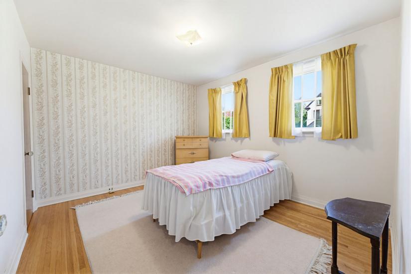 Property listing for 10 Oakley Crt., Ancaster, ON