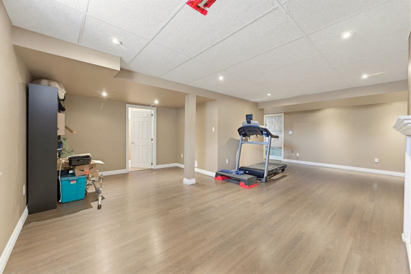 Property listing for 40 Lanza Crt., Hamilton, ON