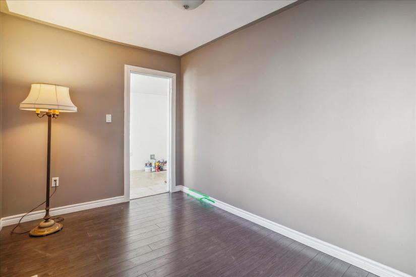Property listing for 276 Ivon Ave., Hamilton, ON
