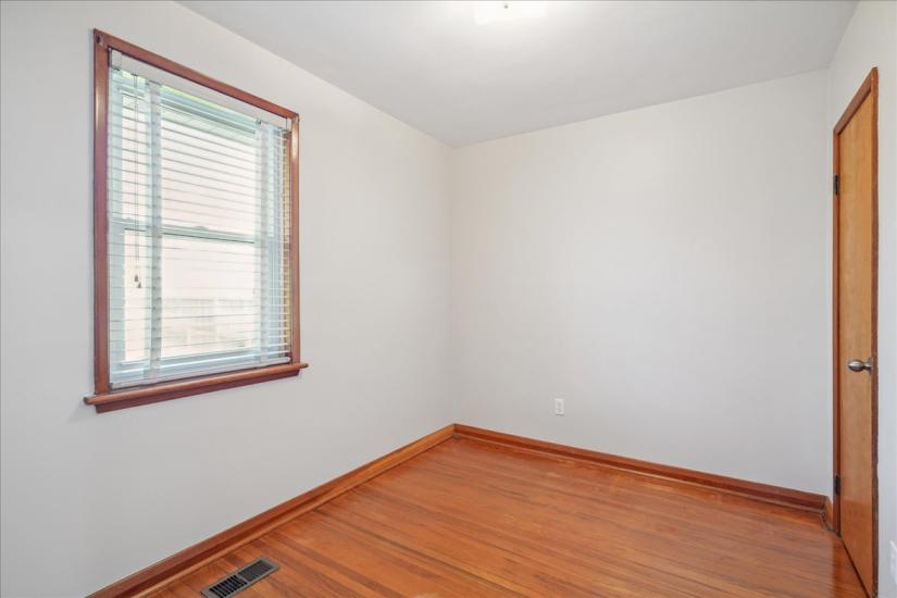 Property listing for 16 Greenwood St., Hamilton, ON