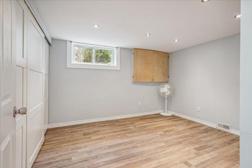 Property listing for L-1566 Caistorville Rd., Caistor Centre, ON