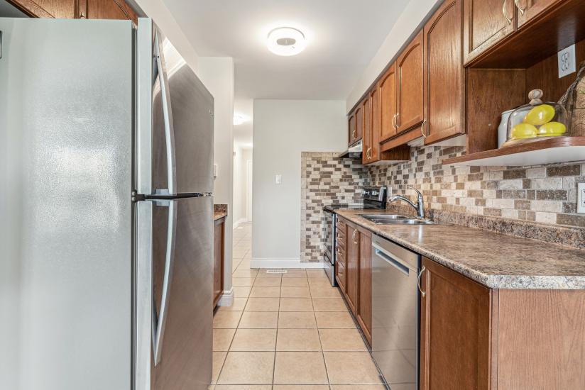 Property listing for 226 Dicenzo Dr., Hamilton, ON