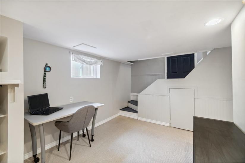 Property listing for 133 Longwood Rd. N., Hamilton, ON