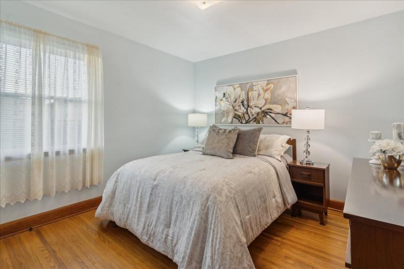 Property listing for 272 East 44th St., Hamilton, ON