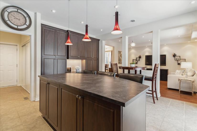 Property listing for 19 Deborah Crt., Hamilton, ON